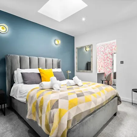 Luxury - Secure Parking - Gated Development - Near Jq & Centre - Rated - Flower - 12sh *