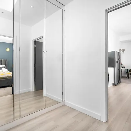 Apartment Luxury - Secure Parking - Gated Development - Near Jq & Centre - Rated - Flower - 12sh *