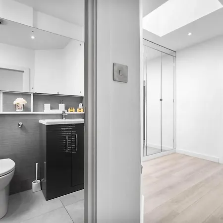 Luxury - Secure Parking - Gated Development - Near Jq & Centre - Rated - Flower - 12sh